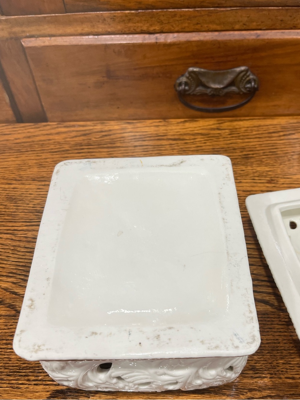 Vintage Ornate White Porcelain Decorative Box – Pierced Floral Scroll Design - Picture 8 of 11